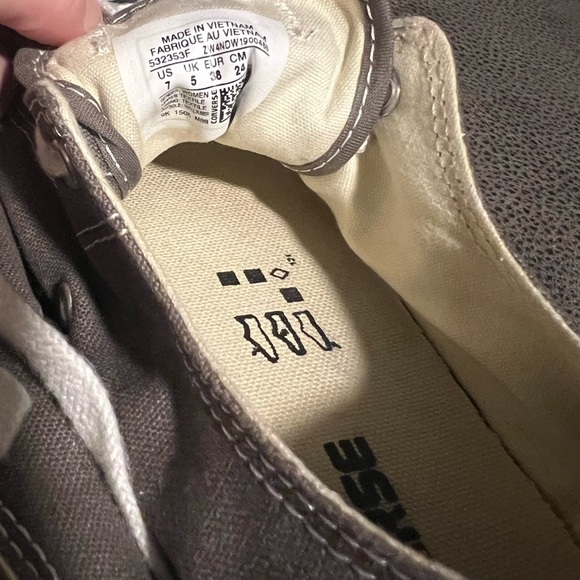 Converse sneakers - lightly worn - size 7 - Picture 4 of 4